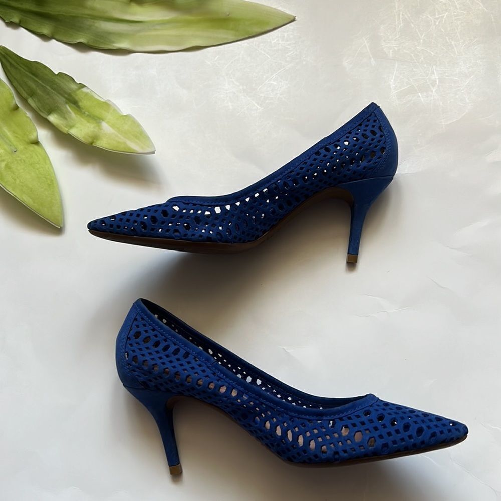 ⭐️SCHUTZ Laser Cut Suede Pumps⭐️ - Picture 3 of 7